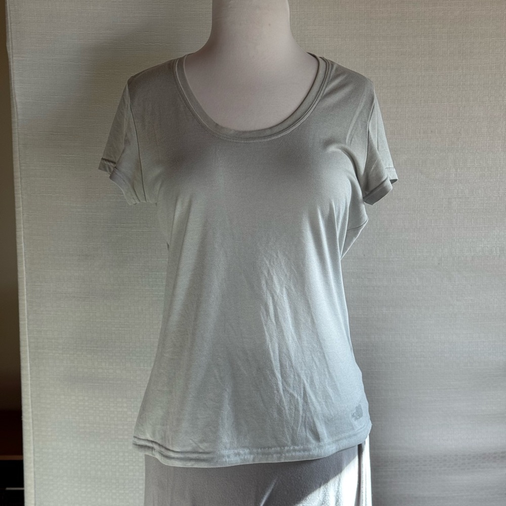 The North Face Women's Light Gray Scoop Neck Short Sleeve Tee